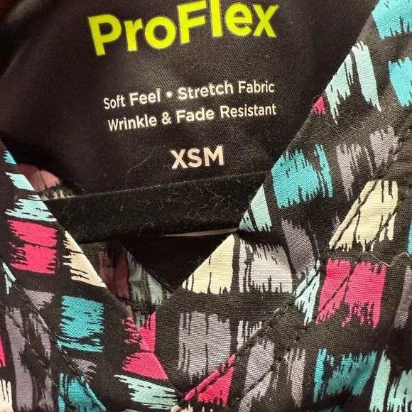 NEW- Labdu Women’s Colorful Patterned Scrub Top Pro Flex  Sz XS - Picture 4 of 11